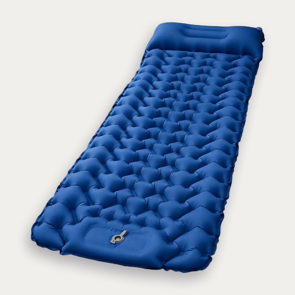 Un matelas gonflable 1 place avec oreiller intégré bleu, allongé sur fond blanc, avec une surface matelassée pour dormir confortablement.